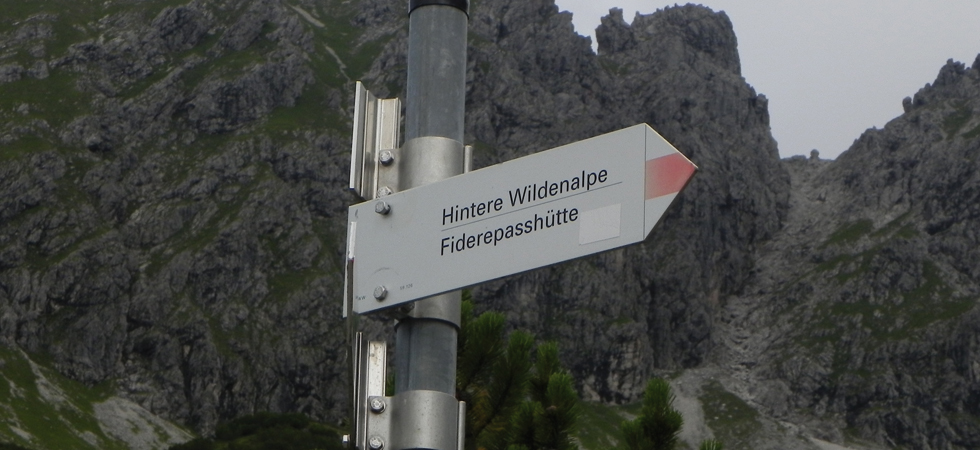 Fiderepass-Hütte - Links